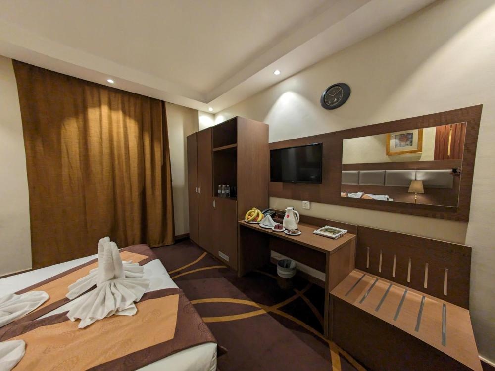 Qasr Al Ansar Golden Tulip Hotel